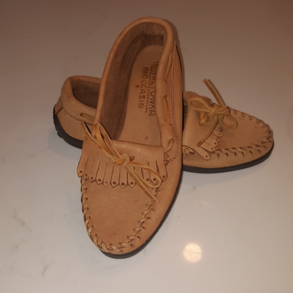 Girls sz.3 or women's 5 New Minnetonka leather moc